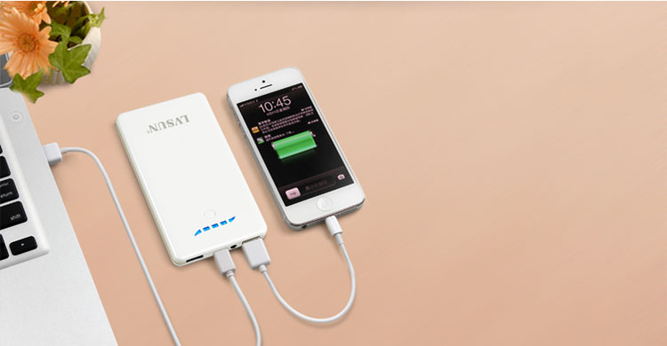 龍威盛超薄移動電源LS-B800具有同步充放電功能